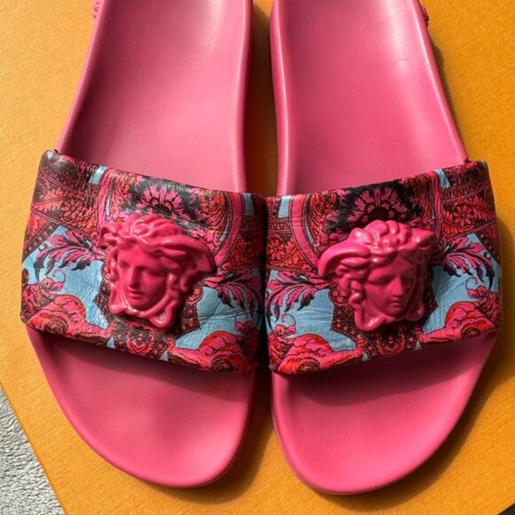 Authentic Versace Pink Baroque Medusa Head Slides - Bold & Stylish - Picture 1 of 12